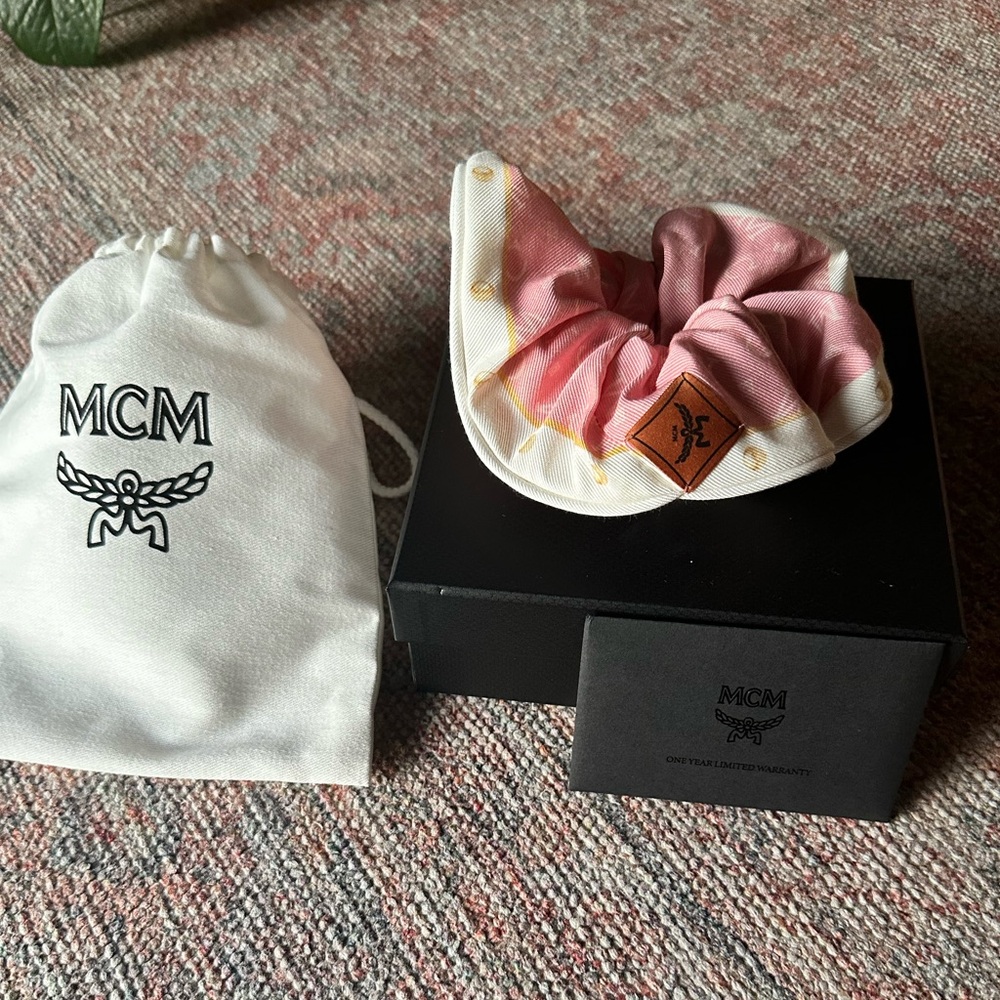 NWT MCM Scrunchie/wristlet 💎Authentic